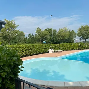 Il Faro Con Giardino In Con Piscina Appartamento