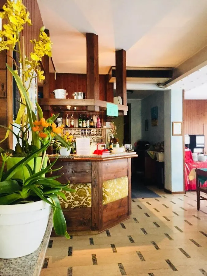 **  Hotel Primavera Дезенцано-дель-Гарда Италия