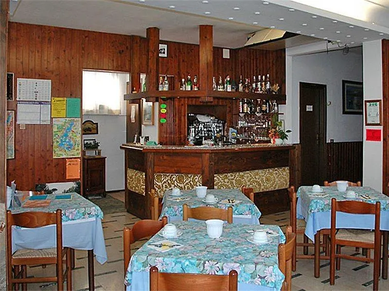 **  Hotel Primavera Дезенцано-дель-Гарда Италия