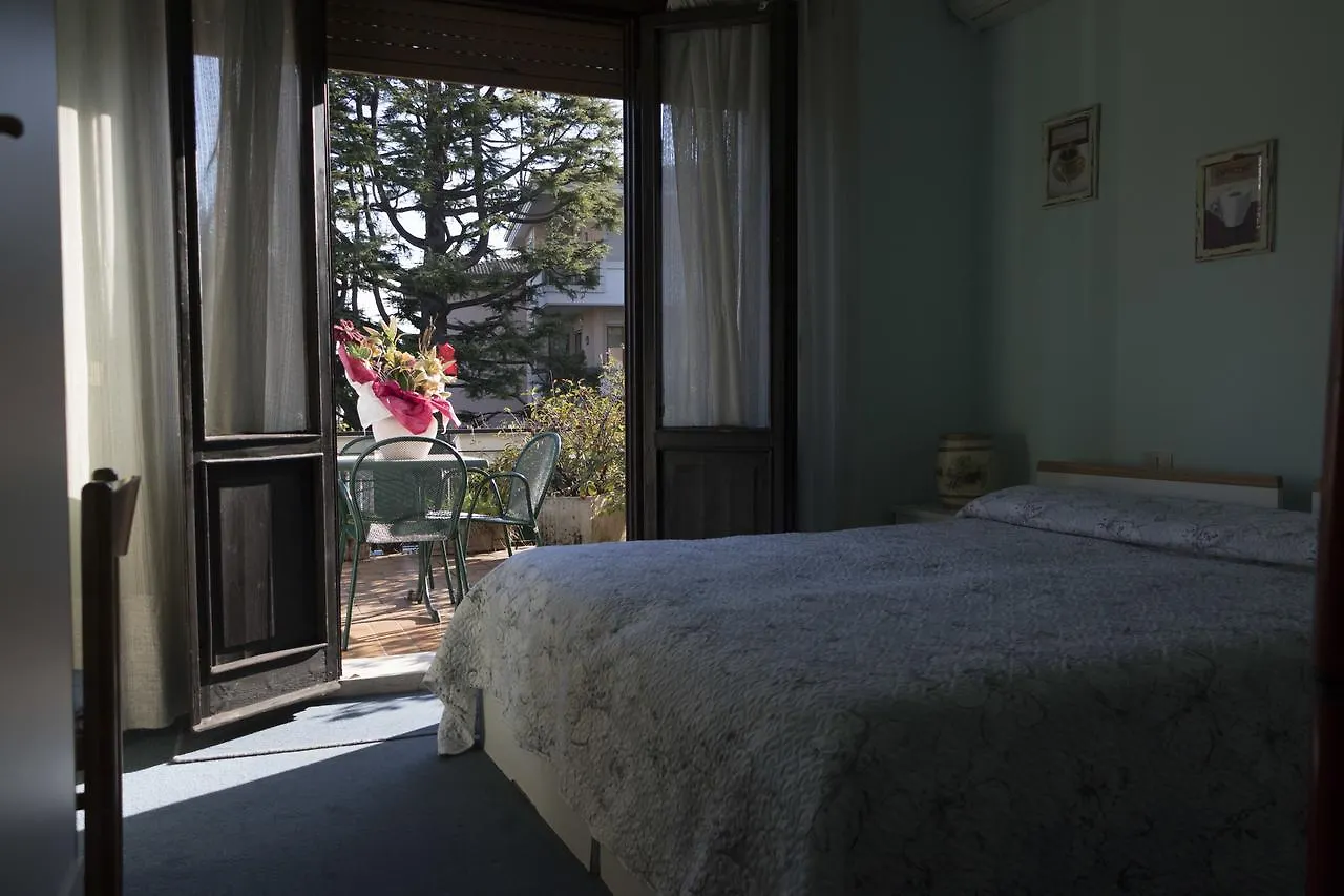 Hotel Primavera Дезенцано-дель-Гарда