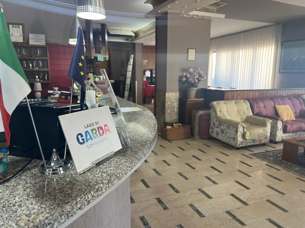 Hotel Primavera Desenzano del Garda 2*,  İtalya
