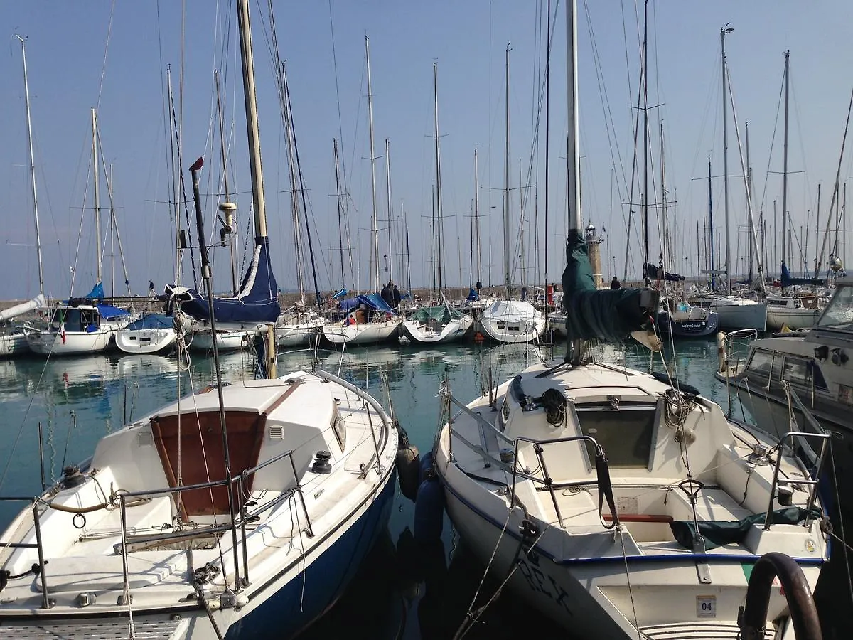 Hotel Primavera Desenzano del Garda 2*,  İtalya